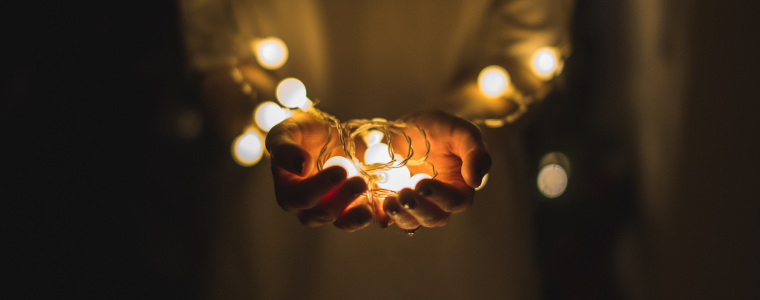 A person holding some lights